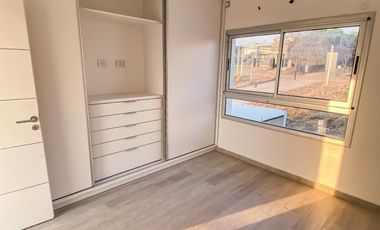 CASA A LA VENTA A ESTRENAR EN ZONA LOPEZ JORDAN Y DARWIN