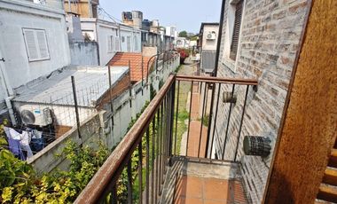 DUPLEX COMPLEJO INTERNO EN VENTA CALLE LAPRIDA AL 700