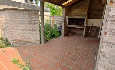 DUPLEX COMPLEJO INTERNO EN VENTA CALLE LAPRIDA AL 700