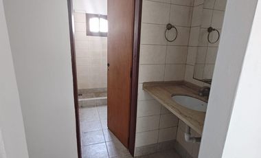 DUPLEX COMPLEJO INTERNO EN VENTA CALLE LAPRIDA AL 700