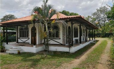VENTA DE HERMOSA CASA  SEMI CAMPESTRE PENONOMÉ