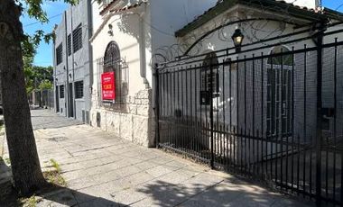 Departamento Tipo Casa en venta en Bernal Centro