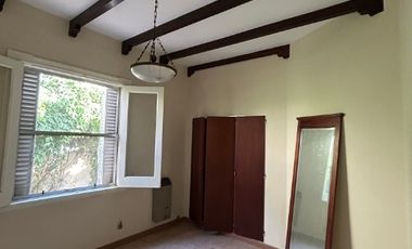 Departamento Tipo Casa en venta en Bernal Centro