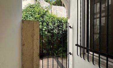 Departamento Tipo Casa en venta en Bernal Centro