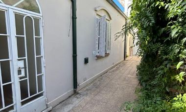 Departamento Tipo Casa en venta en Bernal Centro