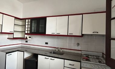 Departamento Tipo Casa en venta en Bernal Centro