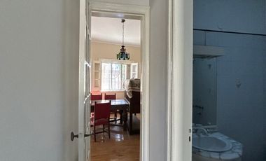 Departamento Tipo Casa en venta en Bernal Centro
