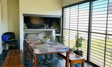 IMPORTANTE CASA A LA VENTA EN ZONA CAPUTO Y NEWBERY