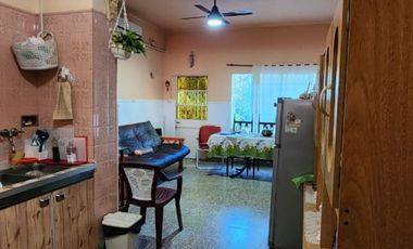 CALLE TACUARI CASA A LA VENTA