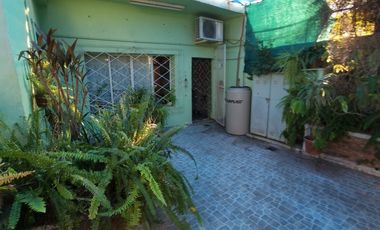 CALLE TACUARI CASA A LA VENTA