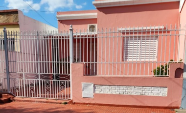 CALLE TACUARI CASA A LA VENTA