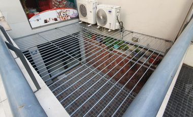 Oficina de 110m2 en subsuelo con patio en calle Chile al 200 u$ 110.000.-