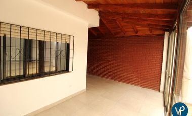 Casa en Venta Castelar Apto Crédito Bancario, Ph 3 ambientes con departamento 2 ambientes al fondo