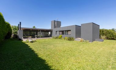 VENTA/PERMUTA - Casa de 3 dormitorios. Puerto Roldán.
