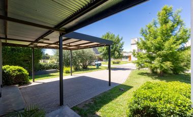 VENTA/PERMUTA - Casa de 3 dormitorios. Puerto Roldán.