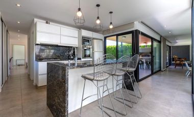 VENTA/PERMUTA - Casa de 3 dormitorios. Puerto Roldán.