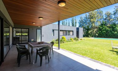 VENTA/PERMUTA - Casa de 3 dormitorios. Puerto Roldán.