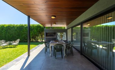 VENTA/PERMUTA - Casa de 3 dormitorios. Puerto Roldán.