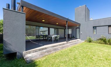 VENTA/PERMUTA - Casa de 3 dormitorios. Puerto Roldán.