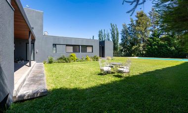 VENTA/PERMUTA - Casa de 3 dormitorios. Puerto Roldán.