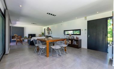 VENTA/PERMUTA - Casa de 3 dormitorios. Puerto Roldán.