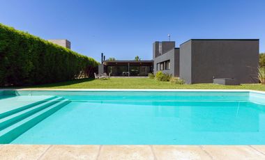 VENTA/PERMUTA - Casa de 3 dormitorios. Puerto Roldán.