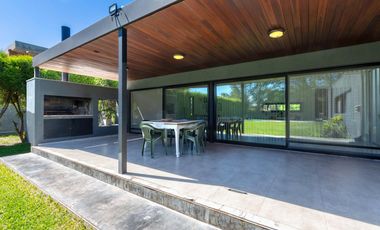 VENTA/PERMUTA - Casa de 3 dormitorios. Puerto Roldán.