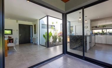 VENTA/PERMUTA - Casa de 3 dormitorios. Puerto Roldán.