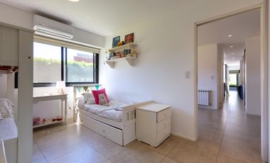 VENTA/PERMUTA - Casa de 3 dormitorios. Puerto Roldán.