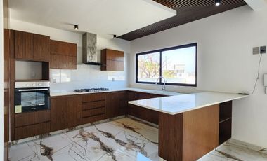 Casa en VENTA amplia con ALBERCA fracc PUNTA TIBURON