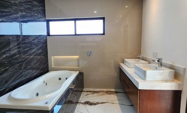 Casa en VENTA amplia con ALBERCA fracc PUNTA TIBURON