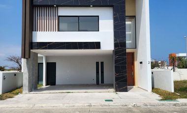 Casa en VENTA amplia con ALBERCA fracc PUNTA TIBURON
