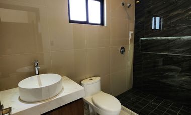 Casa en VENTA amplia con ALBERCA fracc PUNTA TIBURON