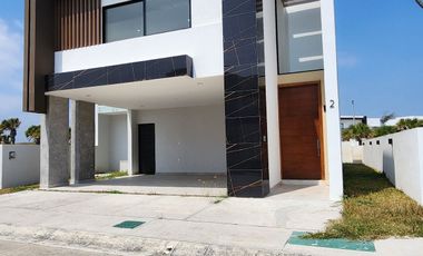 Casa en VENTA amplia con ALBERCA fracc PUNTA TIBURON