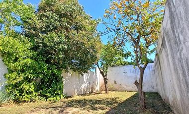 Casa en venta - 2 Dormitorios 1 Baño - 126Mts2 - Azul