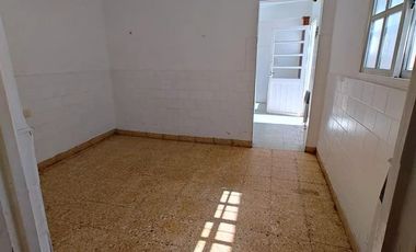Casa en venta - 2 Dormitorios 1 Baño - 126Mts2 - Azul