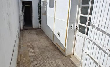 Casa en venta - 2 Dormitorios 1 Baño - 126Mts2 - Azul