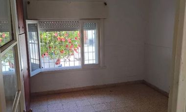 Casa en venta - 2 Dormitorios 1 Baño - 126Mts2 - Azul