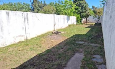 Casa en venta - 2 Dormitorios 1 Baño - 126Mts2 - Azul