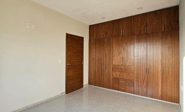 CASA NUEVA DE DOS PLANTAS, 3 RECÁMARAS YCOCHERA PARA 2 AUTOS