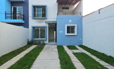 CASA NUEVA DE DOS PLANTAS, 3 RECÁMARAS YCOCHERA PARA 2 AUTOS
