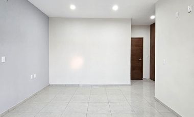 CASA NUEVA DE DOS PLANTAS, 3 RECÁMARAS YCOCHERA PARA 2 AUTOS