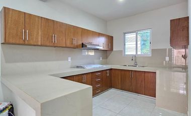 CASA NUEVA DE DOS PLANTAS, 3 RECÁMARAS YCOCHERA PARA 2 AUTOS