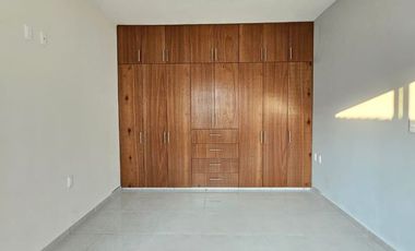 CASA NUEVA DE DOS PLANTAS, 3 RECÁMARAS YCOCHERA PARA 2 AUTOS