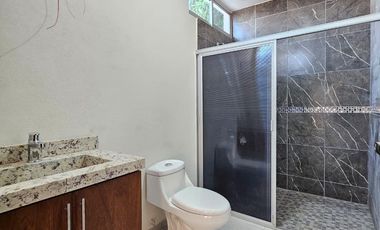 CASA NUEVA DE DOS PLANTAS, 3 RECÁMARAS YCOCHERA PARA 2 AUTOS