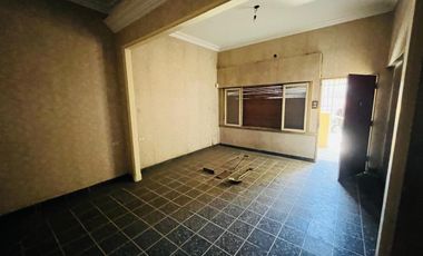 Casa + Local • Venta en block • Ideal Constructor y/o inversor