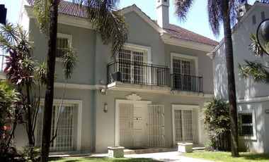 Casa  en Alquiler en Acassuso, Barrio Parque Aguirre