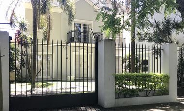 Casa  en Alquiler en Acassuso, Barrio Parque Aguirre