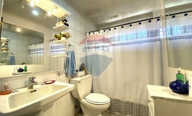 Casa en Vitacura con gran terreno para negocio