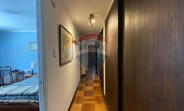 Casa en Vitacura con gran terreno para negocio